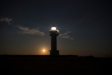 Luna detrás de Faro
