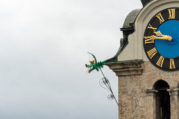 Fototapeta na wymiar Drachen-Dachrinne am Kirchturm