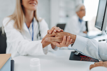 An elderly patient talking with his doctor about the medications he should use.