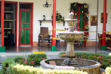Fuente antigua aire libre piedras