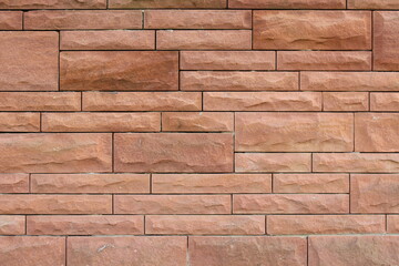 Rote Natursteinmauer