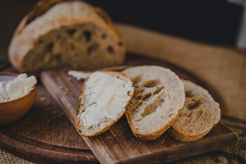 Pan de masa madre casero, desayuno.