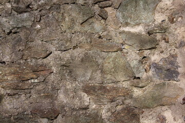Unregelmäßige Natursteinmauer