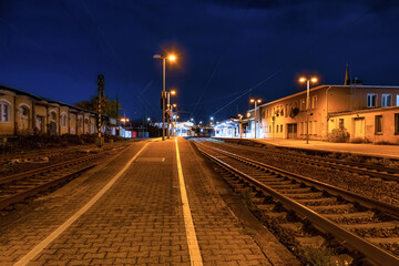 Fototapeta premium Railway station mainz-kastel at night