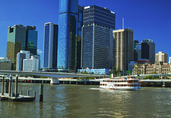 Fototapeta na wymiar Brisbane city skyline bridge river 