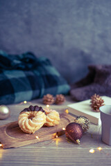 クリスマスシーズンのティータイム。ドーナツとあったかアイテム