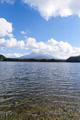 精進湖から眺める富士山