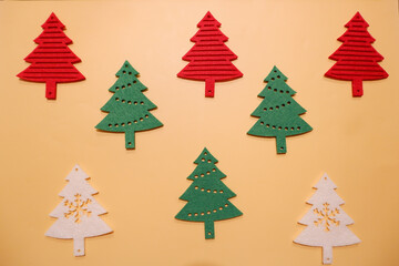 Christmas trees pattern on yellow background. クリスマスツリーのパターン