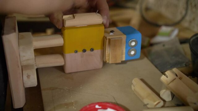 Building a Robot made of Wood