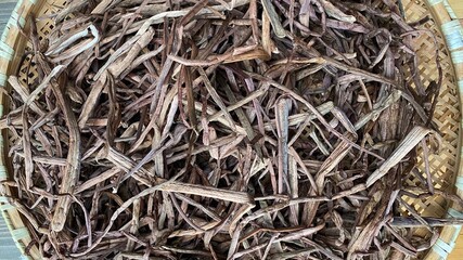 ズイギ(里芋の茎を乾燥させたもの。ズイキ)。田舎暮らし/地方移住と食生活イメージ