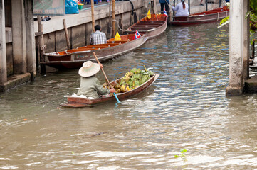Obraz premium Damoen Saduak floating market, Bangkok, Thailand
