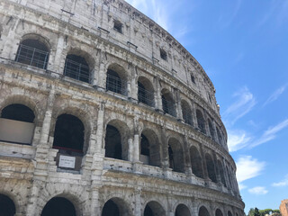 Fototapeta premium view of Colosseum in Rome, Italy