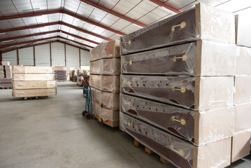 FRA - FABRICATION DE CERCUEILS - USINE BERNIS PROBIS