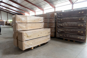 FRA - FABRICATION DE CERCUEILS - USINE BERNIS PROBIS