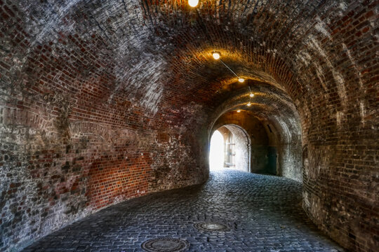 Eingangstunnel einer historischen Zitadelle in J&uuml;lich