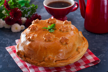 Festive traditional Russian pie kurnik with pancakes, mushrooms, chicken, horizontal © Анна Журавлева