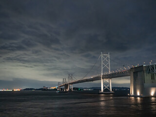 曇りの夜の瀬戸大橋
