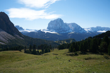 Fototapeta na wymiar Beautiful langkofel mountain in the dolomites seen from the seceda alm with the first snow white and blue sky