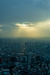 東京都新宿区西新宿にある東京都庁から見た夕方の東京の都市景観