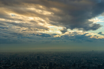 東京都新宿区西新宿にある東京都庁から見た夕方の東京の都市景観