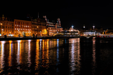 Fototapeta na wymiar night view of the city Malmo