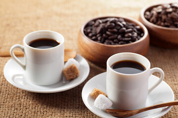 コーヒーと２種のコーヒー豆
