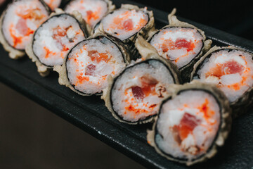 baked sushi rolls with tuna 