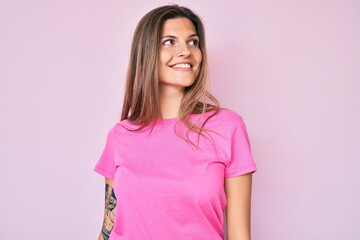 Fototapeta premium Beautiful caucasian woman wearing casual clothes looking to side, relax profile pose with natural face and confident smile.