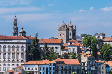 Obraz premium Overview of Old Town of Porto with traditional multicolor houses. Porto, Portugal.