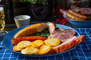 delicious oldenburger green cabbage with Pinkel sausage