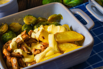 Gratinated Zurich ragout with Brussels sprouts, potatoes and Bearnaise sauce
