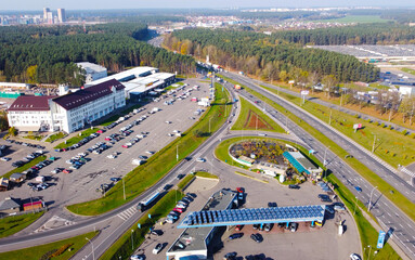 Top view of the highway highway in the city with cars
