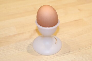 Oeuf dans un coquetier, ville de Corbas, France