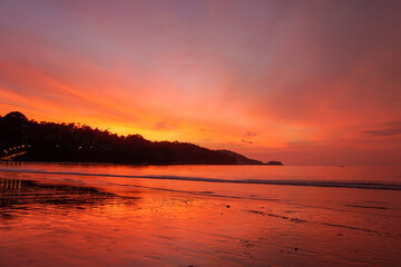 Obraz premium .beautiful sky during sunset at Patong beach Phuket Thailand.