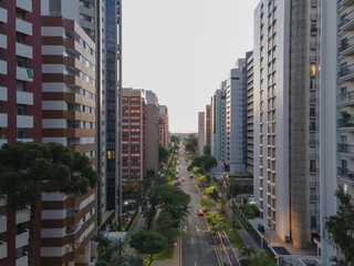 Fototapeta premium Edifícios na Avenida Sete de Setembro, Curitiba, Paraná, Brasil