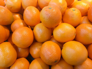 Fresh oranges and sour taste with a lot of vitamin C and fiber in the market.