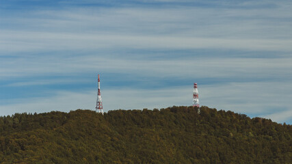 Wieże transmisyjne na szczycie góry w Bieszczadach  © spacer.z.aparatem 