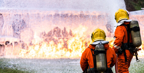 Panoramic Firefighter using Chemical foam. - 391078454