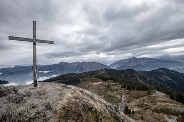 Herbsttliches  Farbenspiel am Schneeberg in M&uuml;hlbach am Hochk&ouml;nig