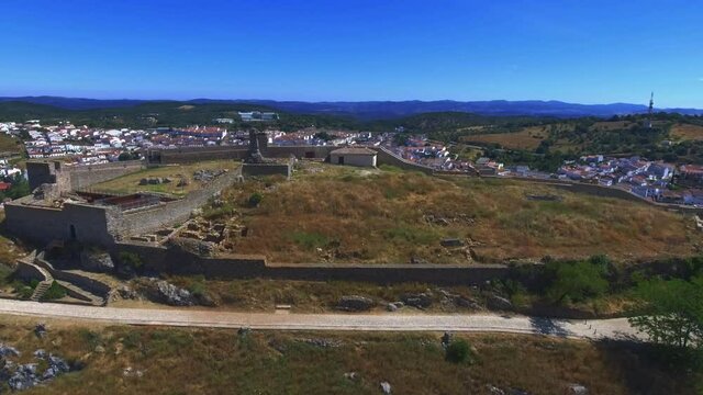 Orbitando el Castillo de Aracena, en la sierra de Huelva