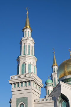 White Minaret Moscow Cathedral Mosque, vertical