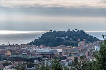 Fototapeta premium colline du château de Nice en bord de mer