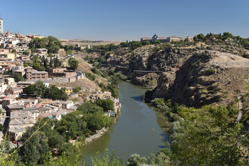 Fototapeta na wymiar view of toledo and tagus river