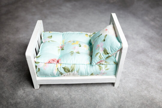 crib for newborn photo shoot. props for a photo shoot.