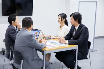 ビジネス　ミーティング