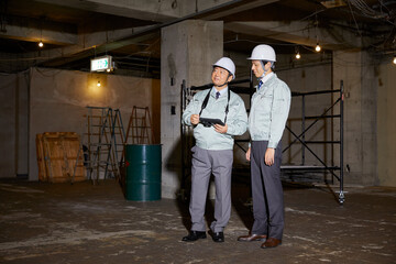 現場で働く作業員 Wall Mural Wallpaper Murals Wallsheaven Siro46