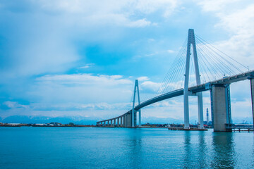 新湊大橋と立山連峰