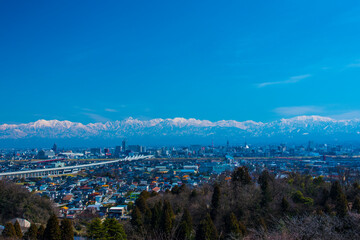 富山市街と立山連峰の眺望