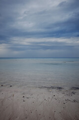 고요하고 잔잔한 바다의 풍경