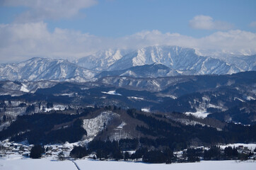 小国町と朝日連峰